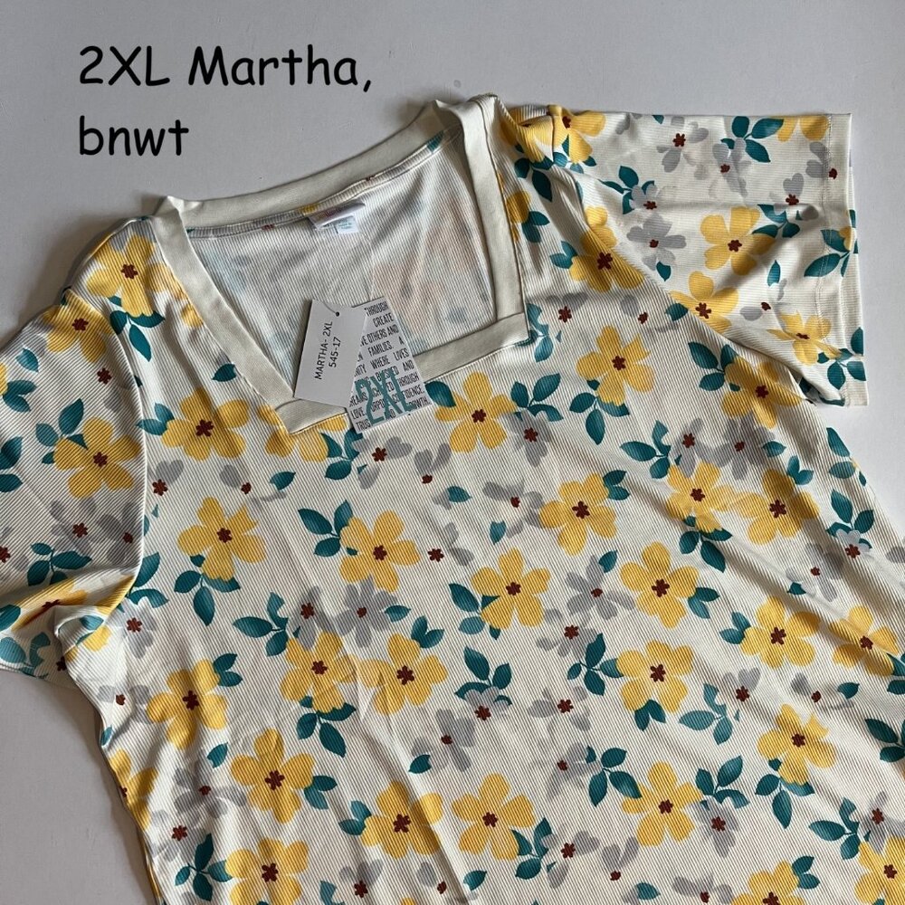 NWOT Women’s 2XL Lularoe Martha Square Neck Shirt